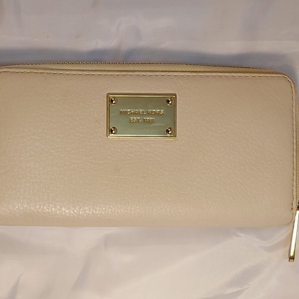 Michael Kors Long Zip Around Wallet